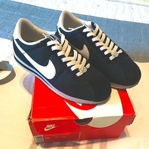 Men’s size 10 fabric Cortez